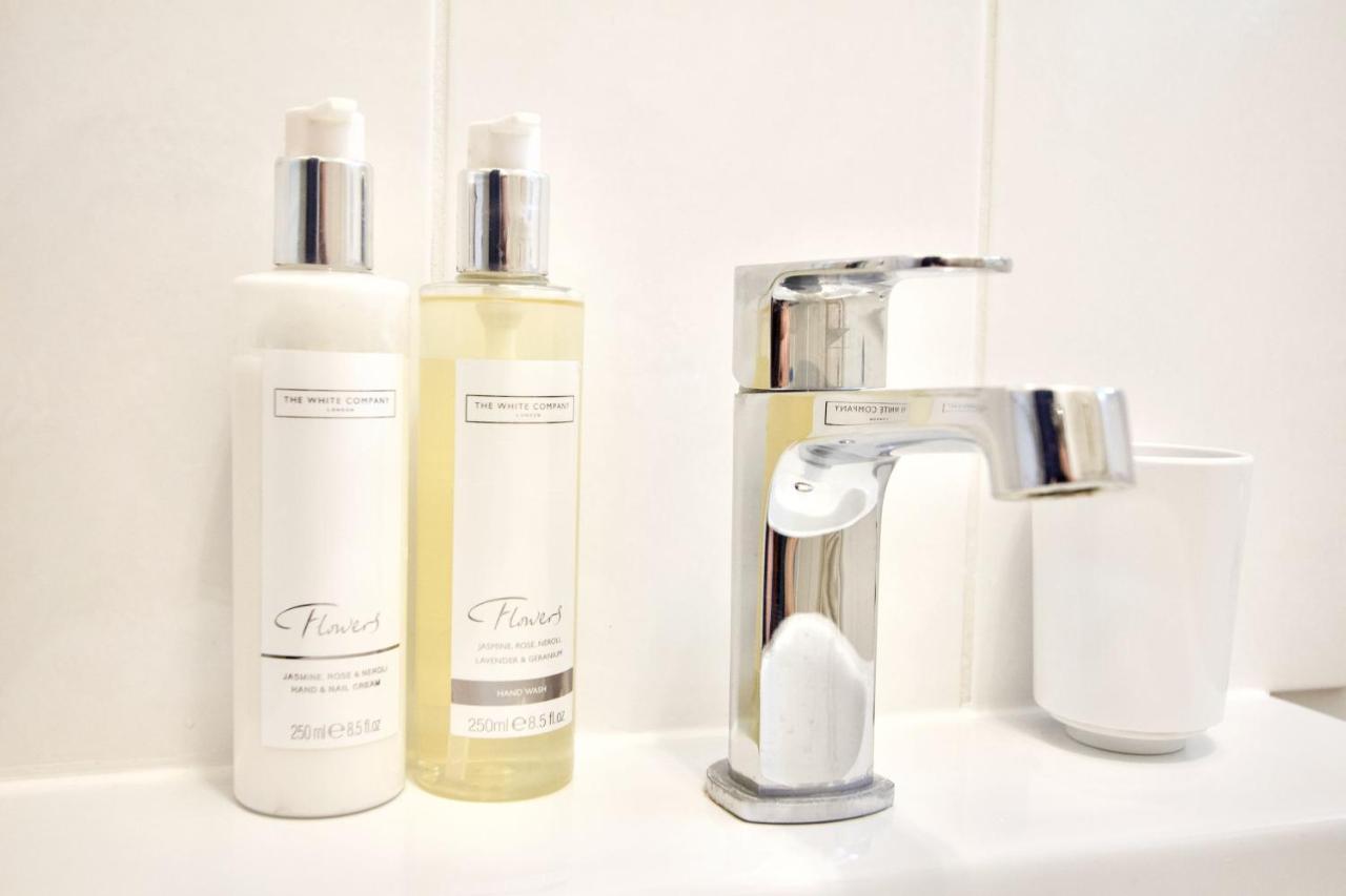 Chestnuts House Boutique B&B Bath Exterior foto The White Company toiletries