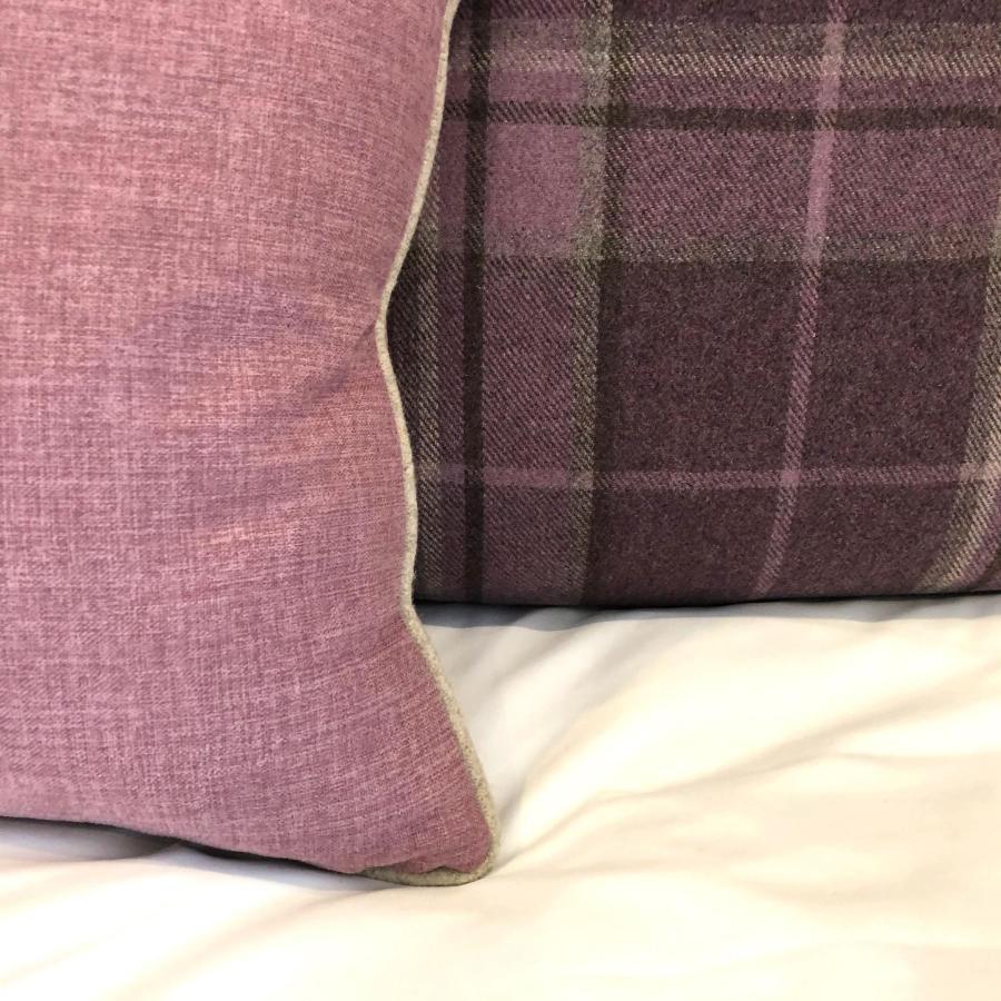 Chestnuts House Boutique B&B Bath Exterior foto Tweed cushions