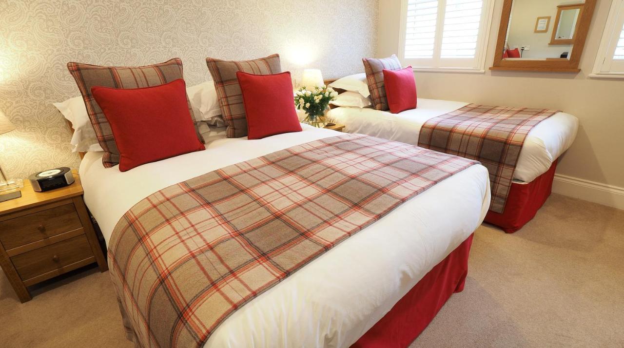 Chestnuts House Boutique B&B Bath Exterior foto A bed runner