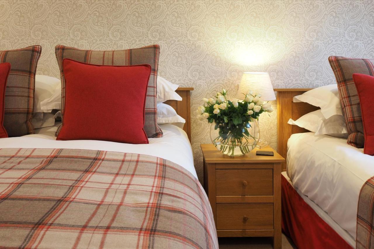 Chestnuts House Boutique B&B Bath Exterior foto A bedroom at the hotel