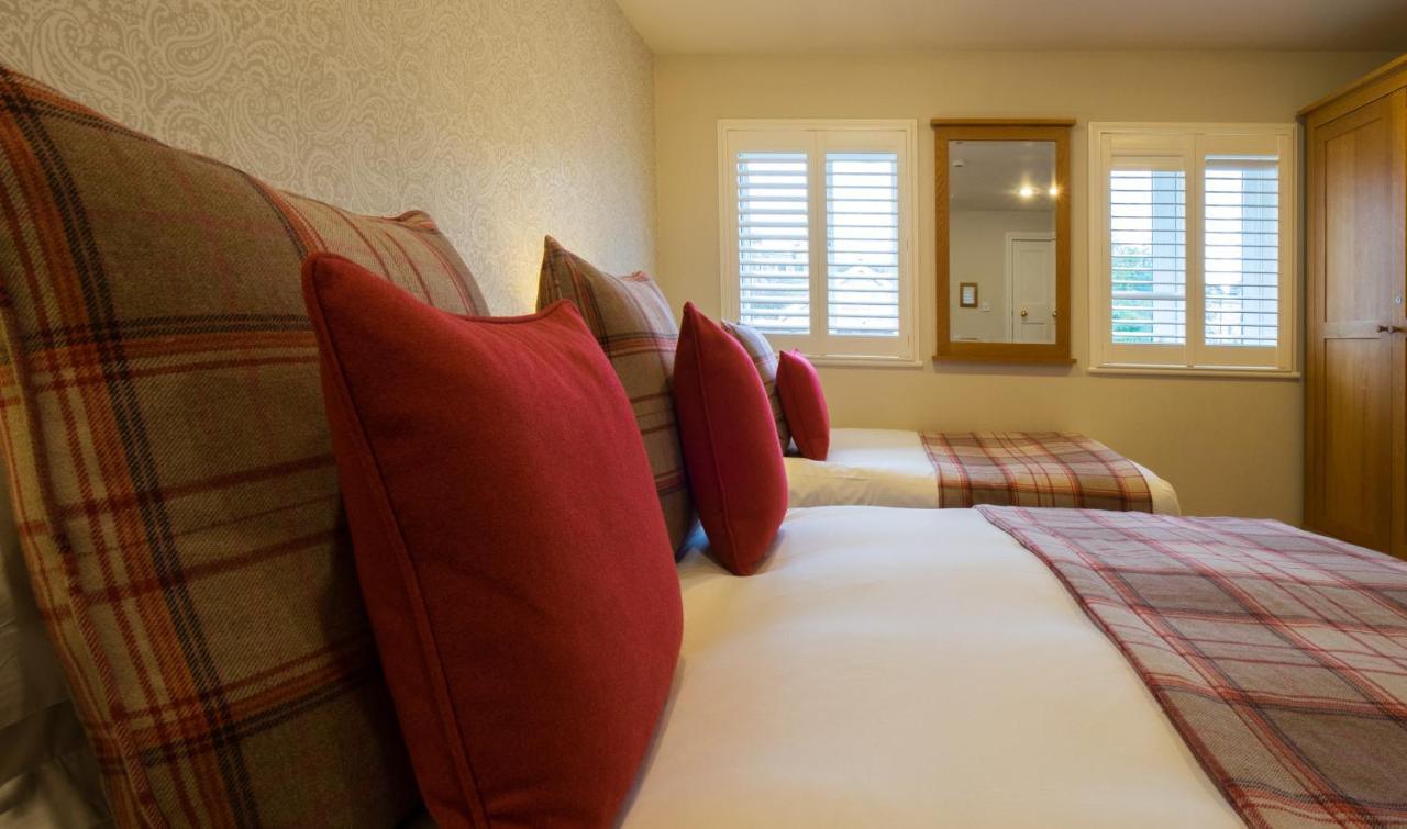 Chestnuts House Boutique B&B Bath Exterior foto A bedroom at the hotel