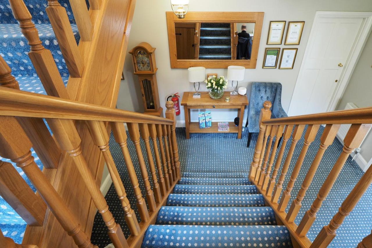 Chestnuts House Boutique B&B Bath Exterior foto The staircase at the entrance to the hotel
